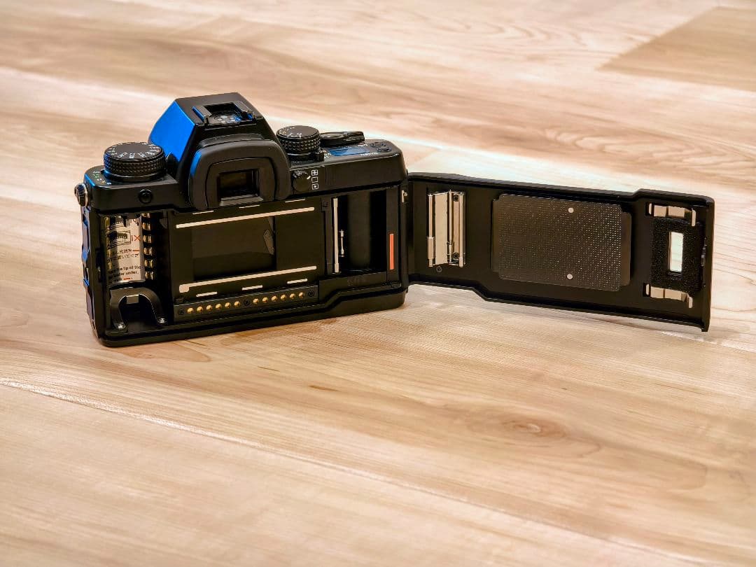 【動作未確認、箱・付属品付き】CONTAX Aria ボディのみ