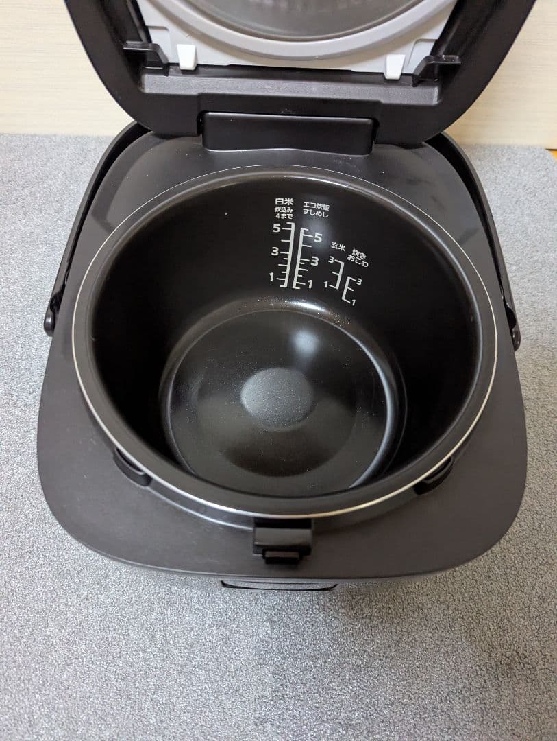 Panasonic　パナソニック SR-FE101 炊飯器 　2023年製　5合