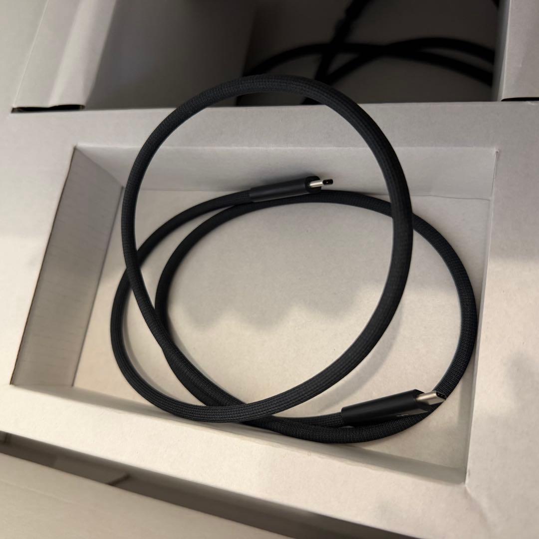 Studio Display 傾きと高さを調整できる Apple ディスプレイ