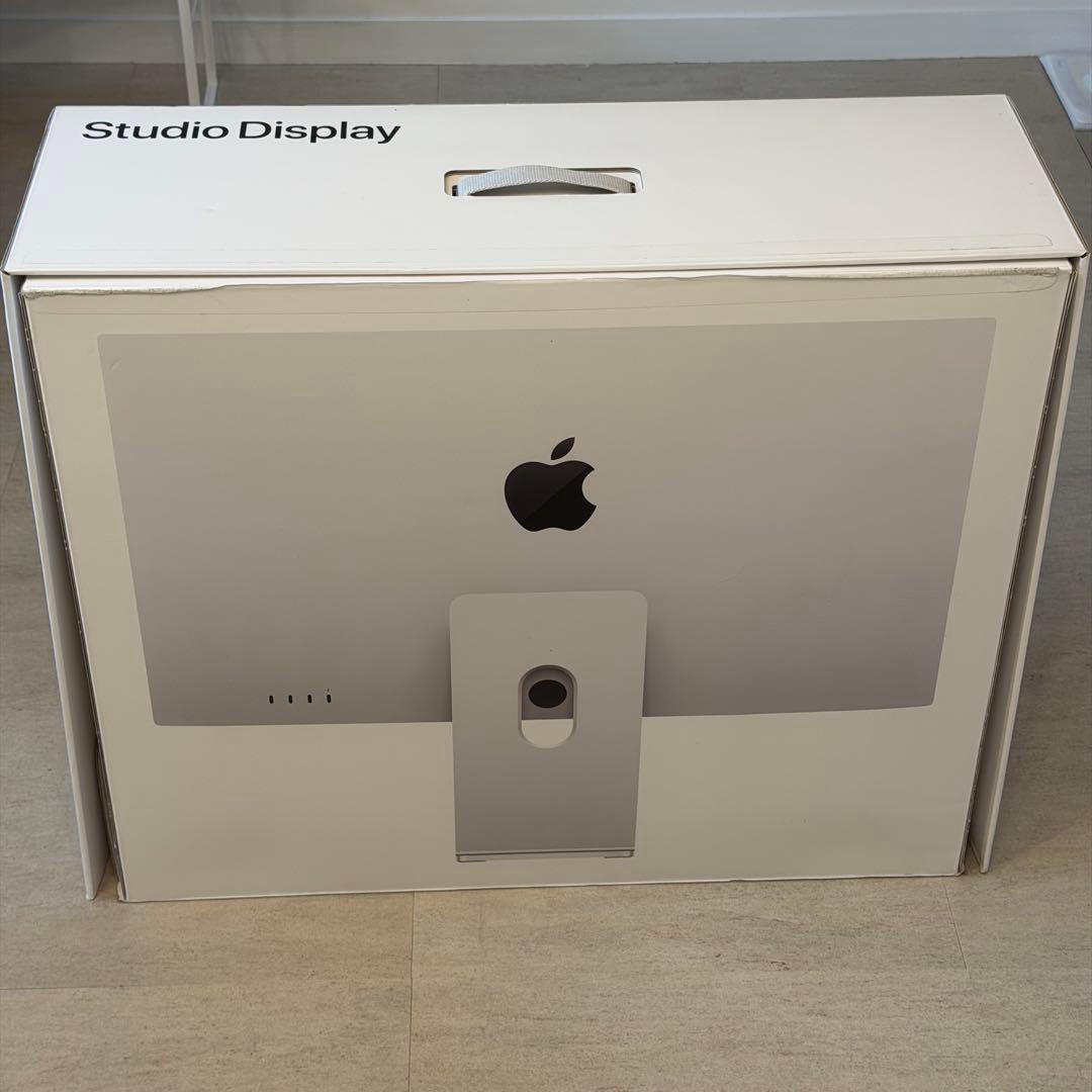 Studio Display 傾きと高さを調整できる Apple ディスプレイ