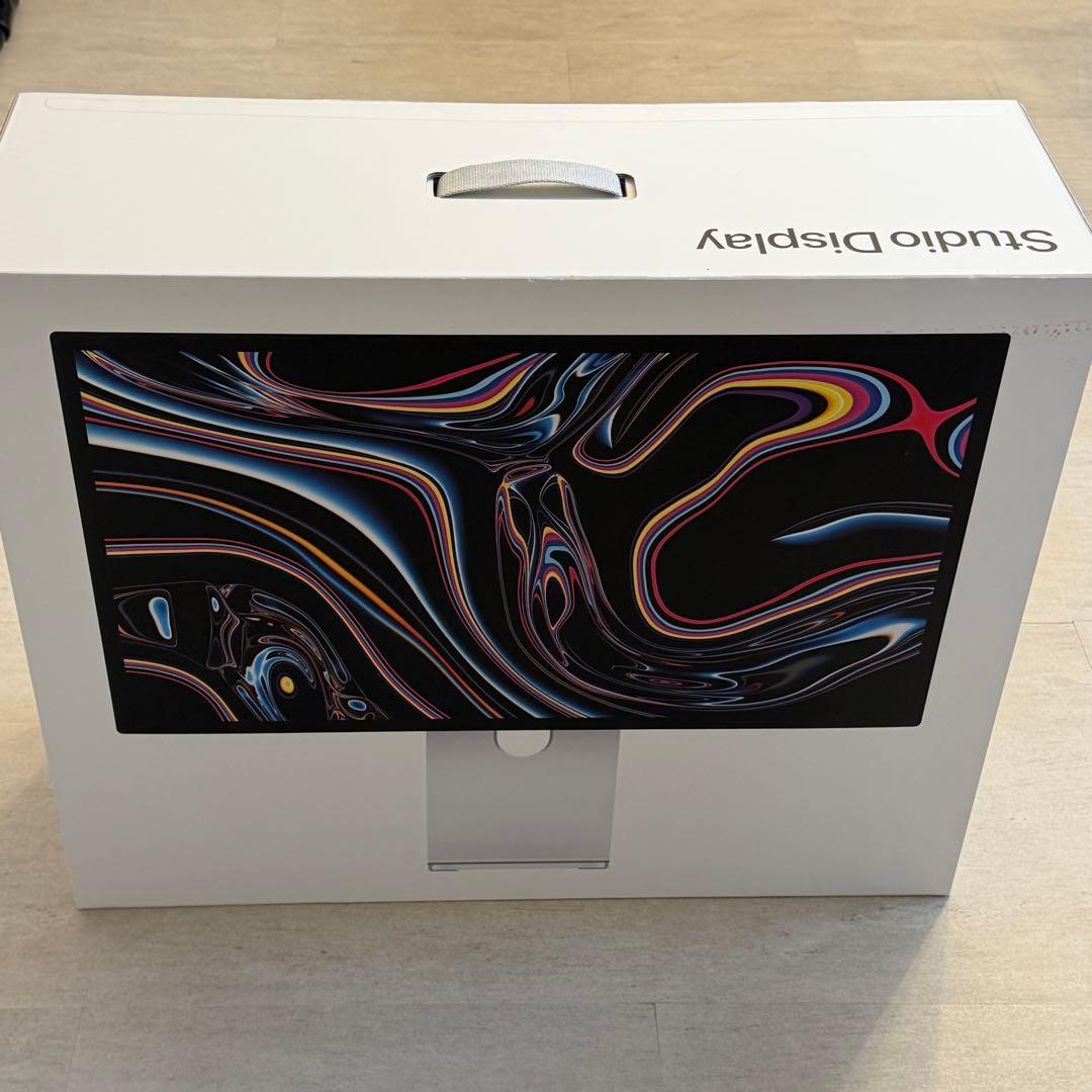 Studio Display 傾きと高さを調整できる Apple ディスプレイ