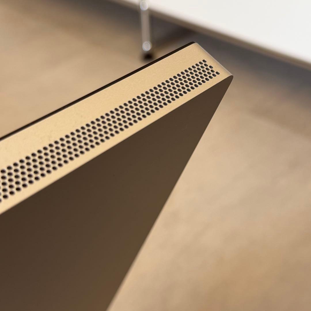 Studio Display 傾きと高さを調整できる Apple ディスプレイ