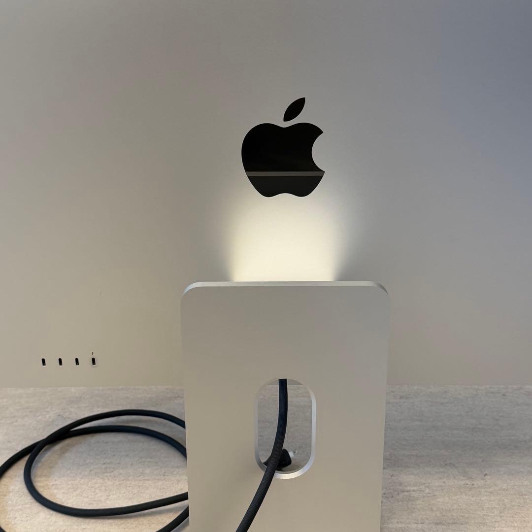 Studio Display 傾きと高さを調整できる Apple ディスプレイ