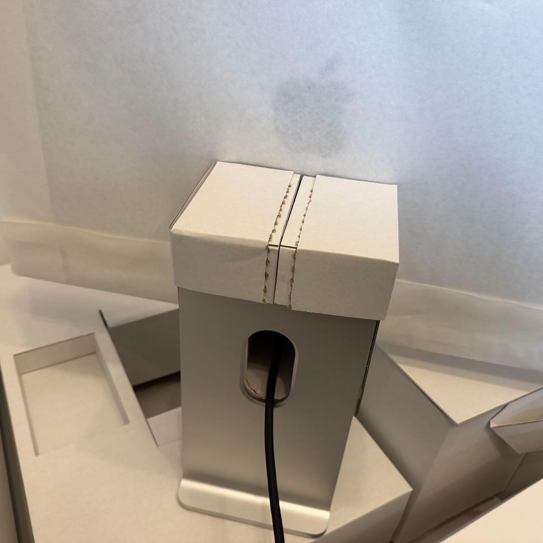 Studio Display 傾きと高さを調整できる Apple ディスプレイ