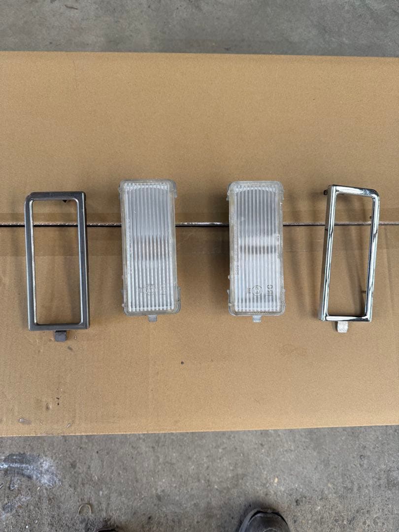 H*o様 キャデラック　ブロアム　80〜92 バックランプレンズ　フレームセット