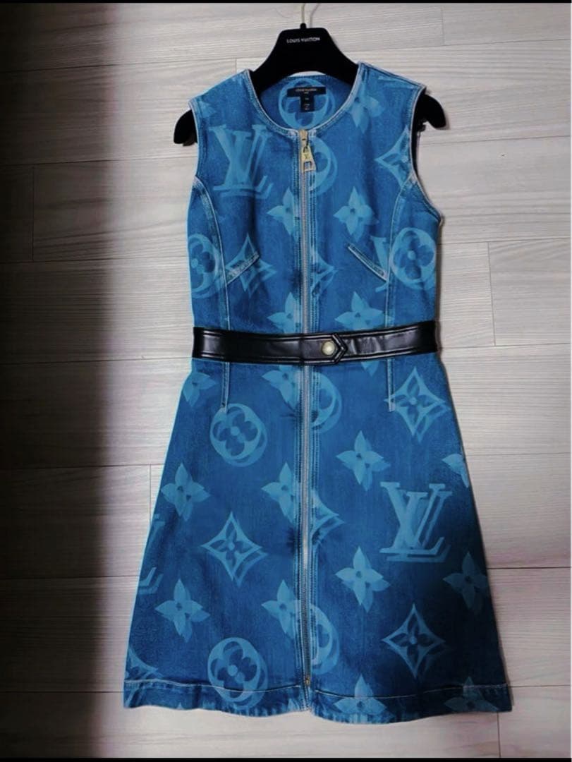LOUIS VUITTONジャイアントモノグラムノースリーブ デニムワンピース