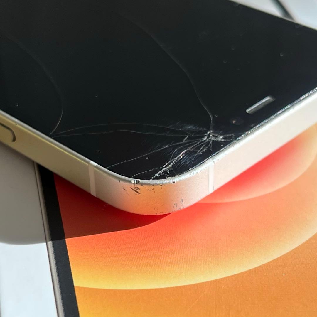 iPhone 12 64GB ホワイト【画面割れ】