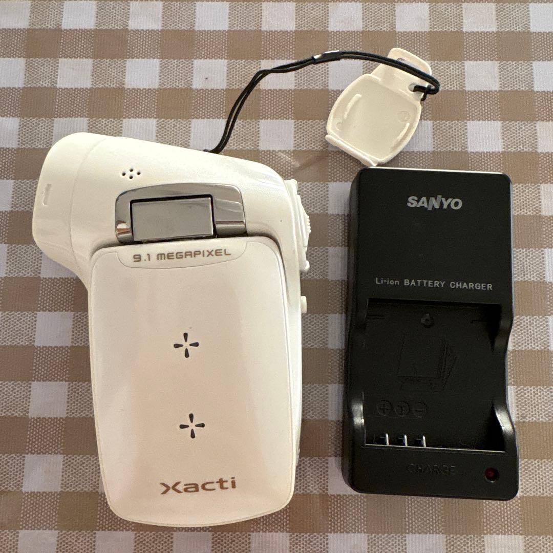動作品　【Xacti】SANYO デジタルムービーカメラ DMX-CG9(W)