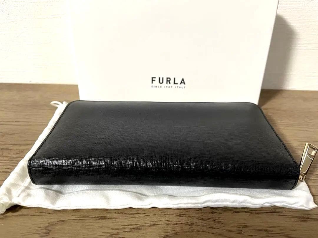 新品同様FURLA ブラックレザー長財布