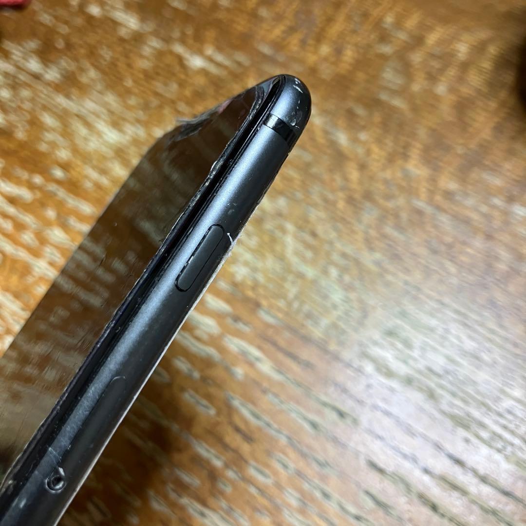 iPhone 8 画面割れ 背面割れ