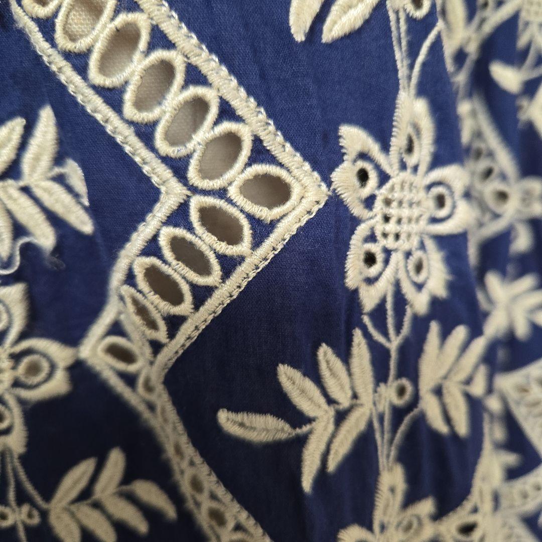 シーニューヨーク 刺繍入りネイビー長袖ブラウス