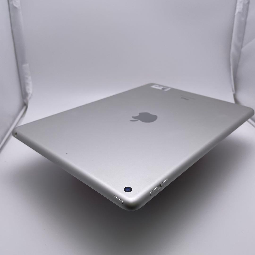 S 92% iPad 8 第8世代 32 GB Wi-Fi シルバー 本体