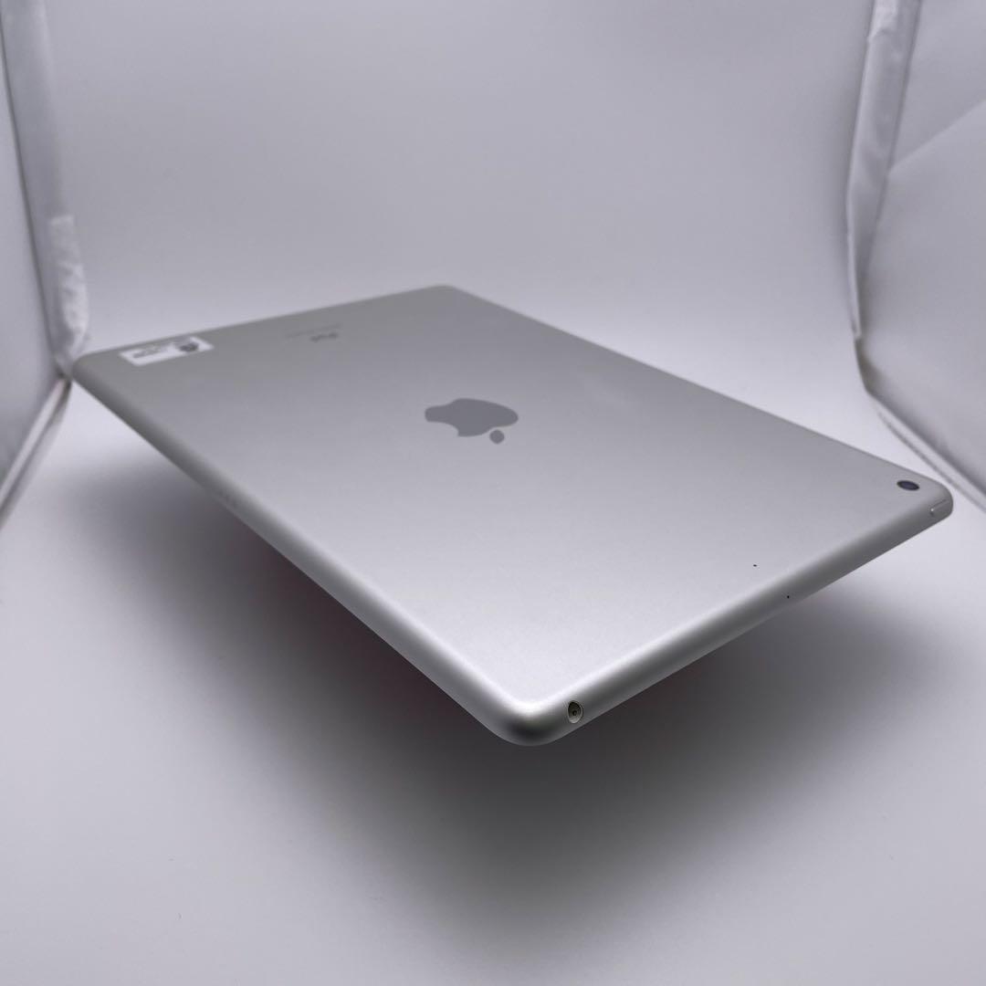 S 92% iPad 8 第8世代 32 GB Wi-Fi シルバー 本体