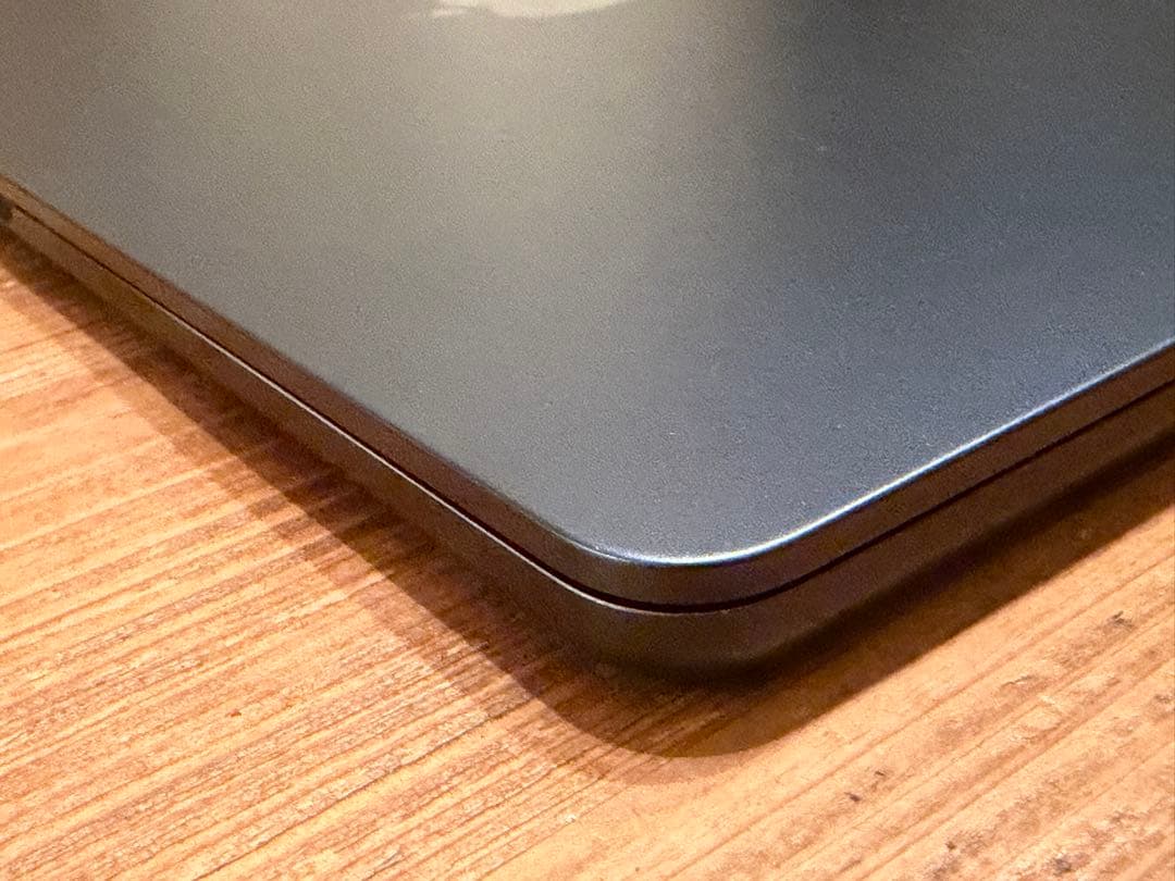 MacBook本体 Apple MacBook Air M2 16GB 512GB BT84%