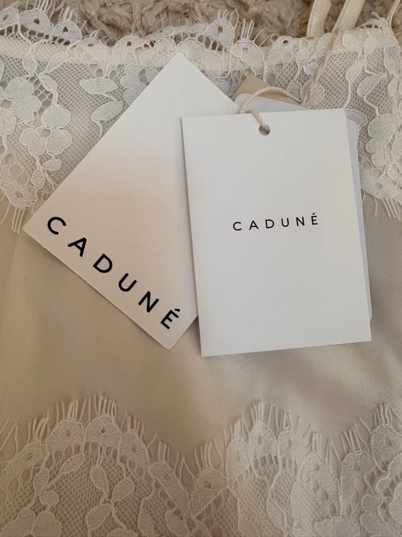 【新品未使用】CADUNE レースキャミブラウス　オフ白