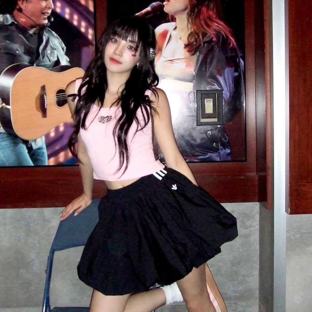 アディダス ブラック フレアスカート