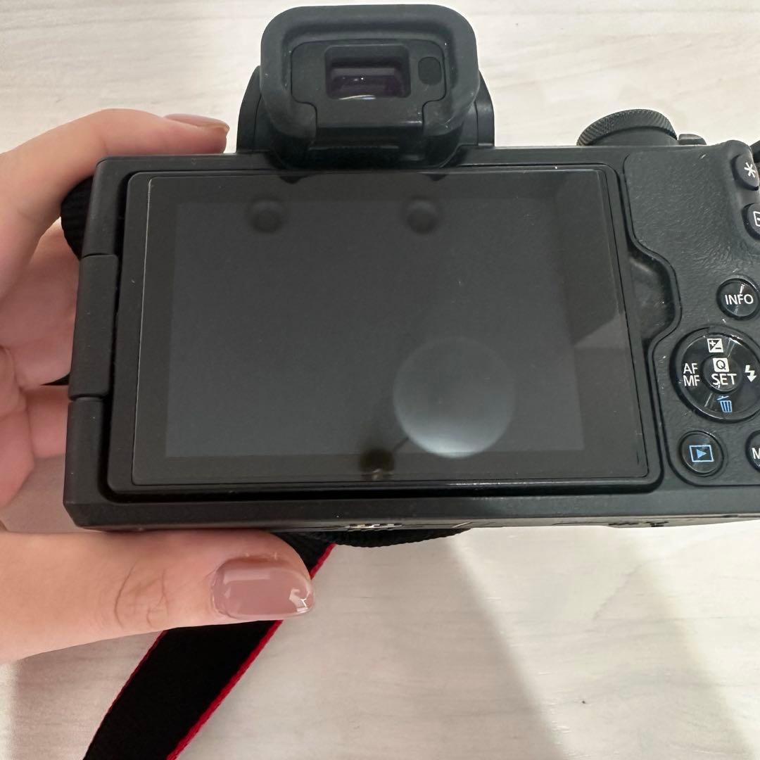 Canon EOS Kiss M ダブルレンズ ブラックフィルター・フィルム付き