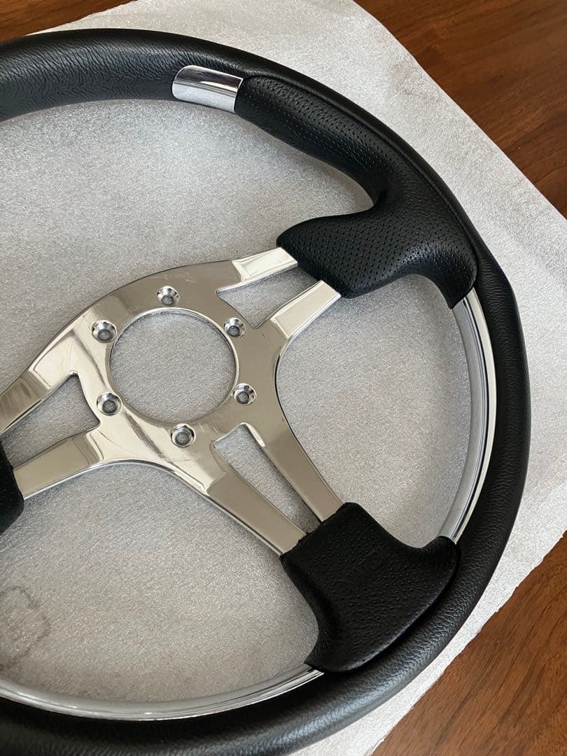 オッサレ番長です。【NARDI（ナルディ）　L（35φ）】