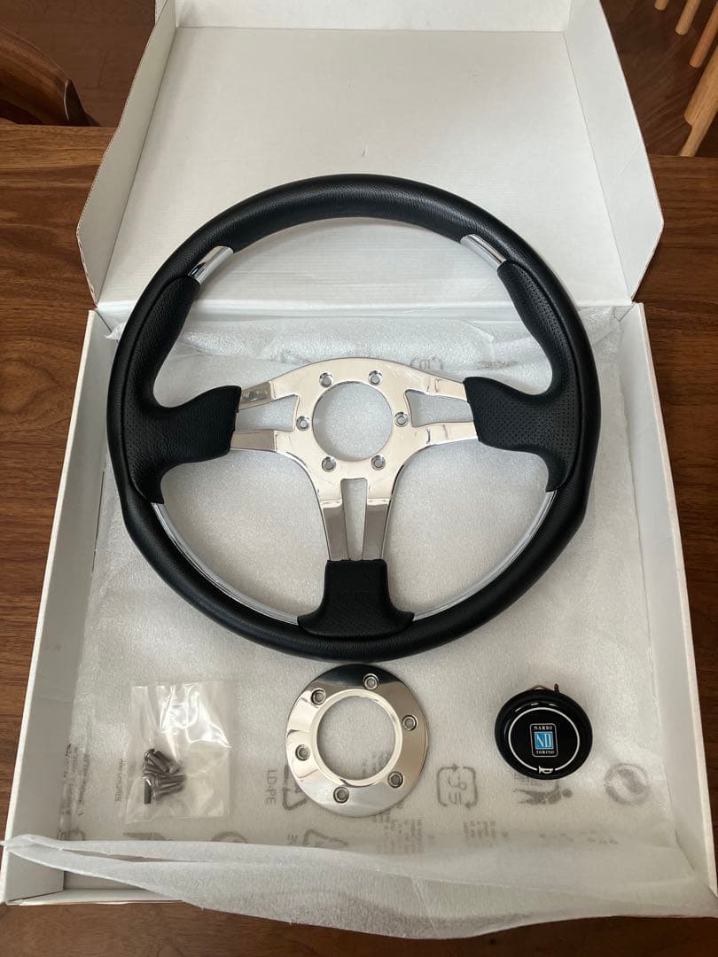 オッサレ番長です。【NARDI（ナルディ）　L（35φ）】