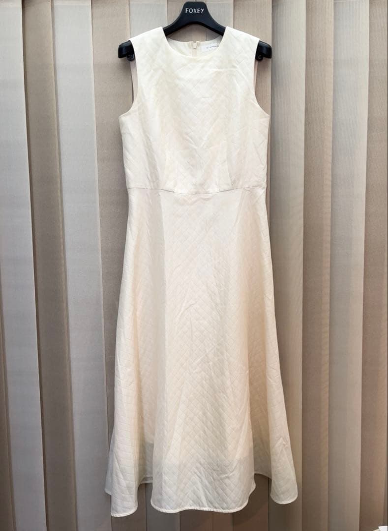 タイムセール　エムプルミエ　キルトライクジャガードフレアワンピース　ホワイト