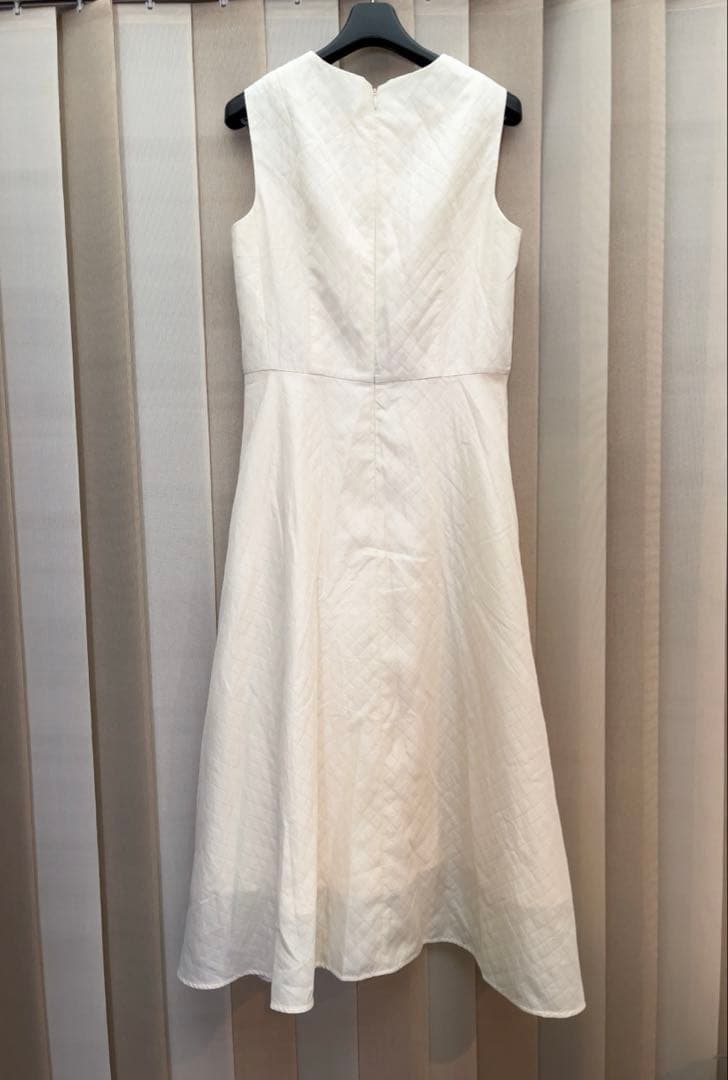タイムセール　エムプルミエ　キルトライクジャガードフレアワンピース　ホワイト