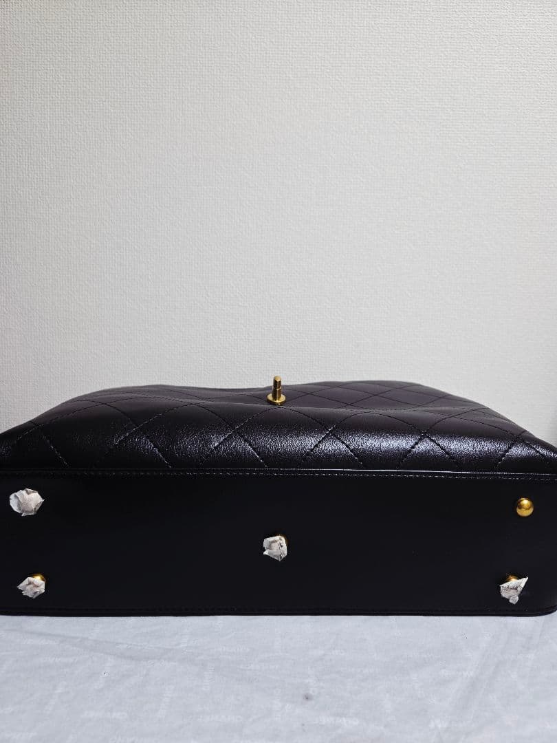 *レザーショルダーバッグ*　ゴールド、チェーン　キルティングА4