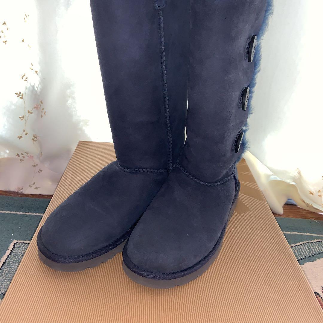 UGG アグ トリプルベイリーボタン・ムートンブーツ