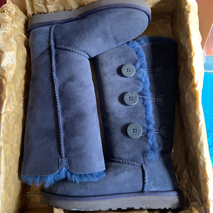 UGG アグ トリプルベイリーボタン・ムートンブーツ