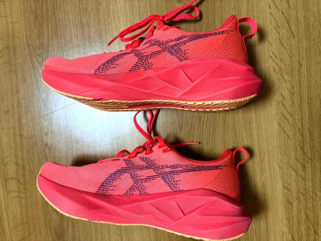 スパイク・シューズ ASICS Novablast 5 Flash Red 27cm