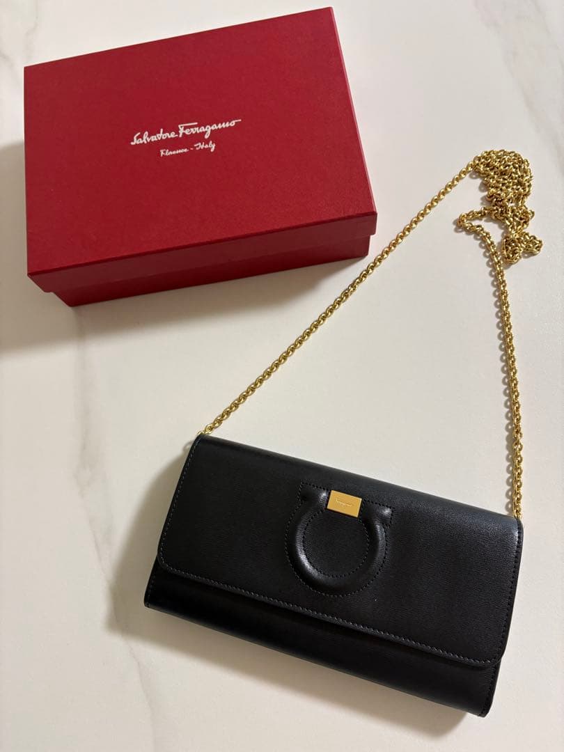 Salvatore Ferragamo フェラガモ チェーンウォレット バッグ