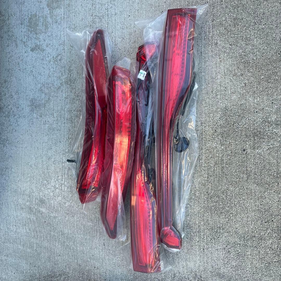 新車外し　80 ハリアー　テールランプ