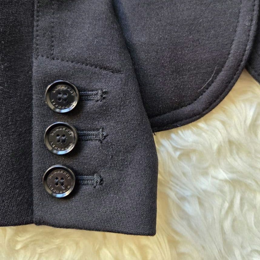 user_fdedc5b2様美品✨バーバリ－　黒ジャケット　ノバチェック160