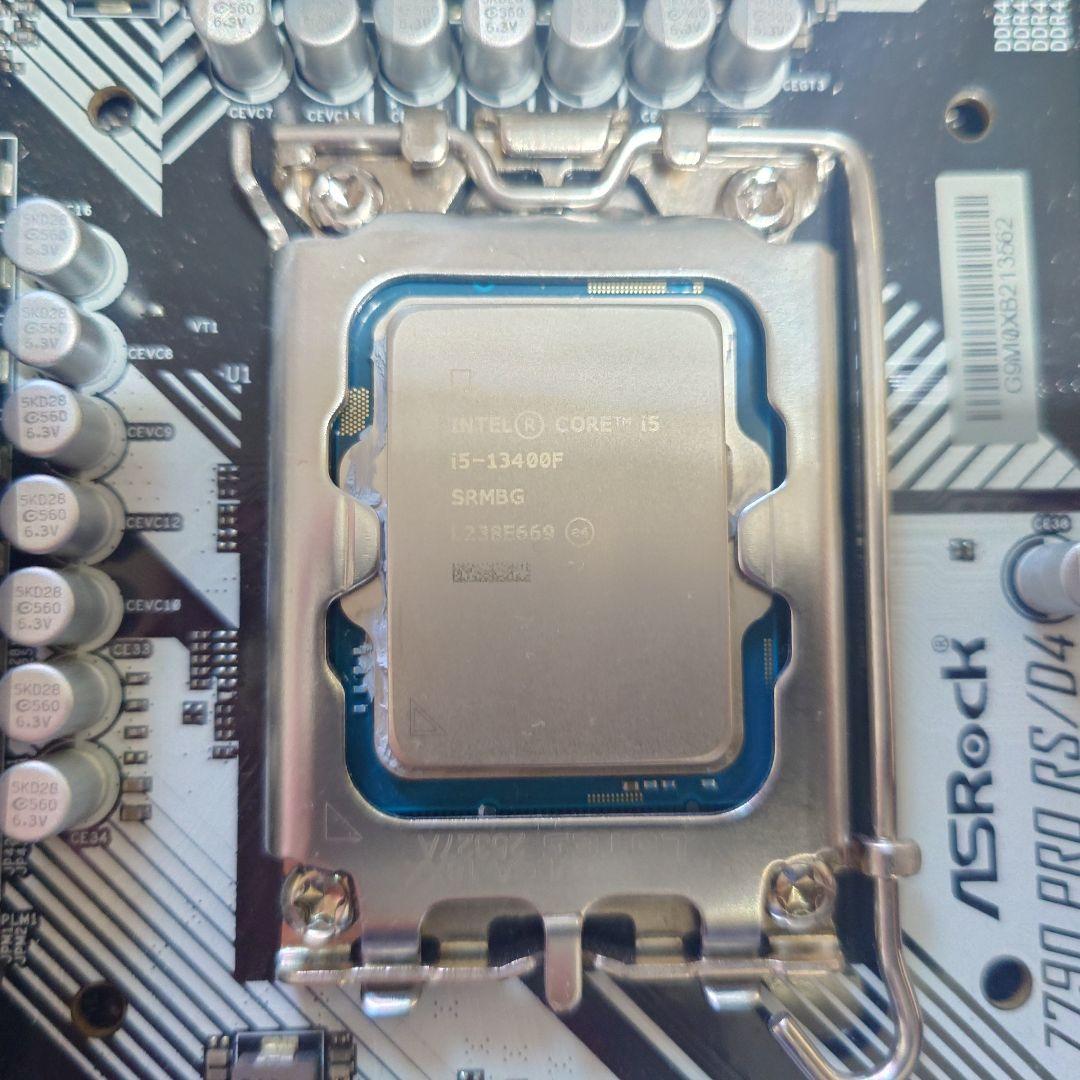 Z790 Pro RS/D4　と　i5-13400F