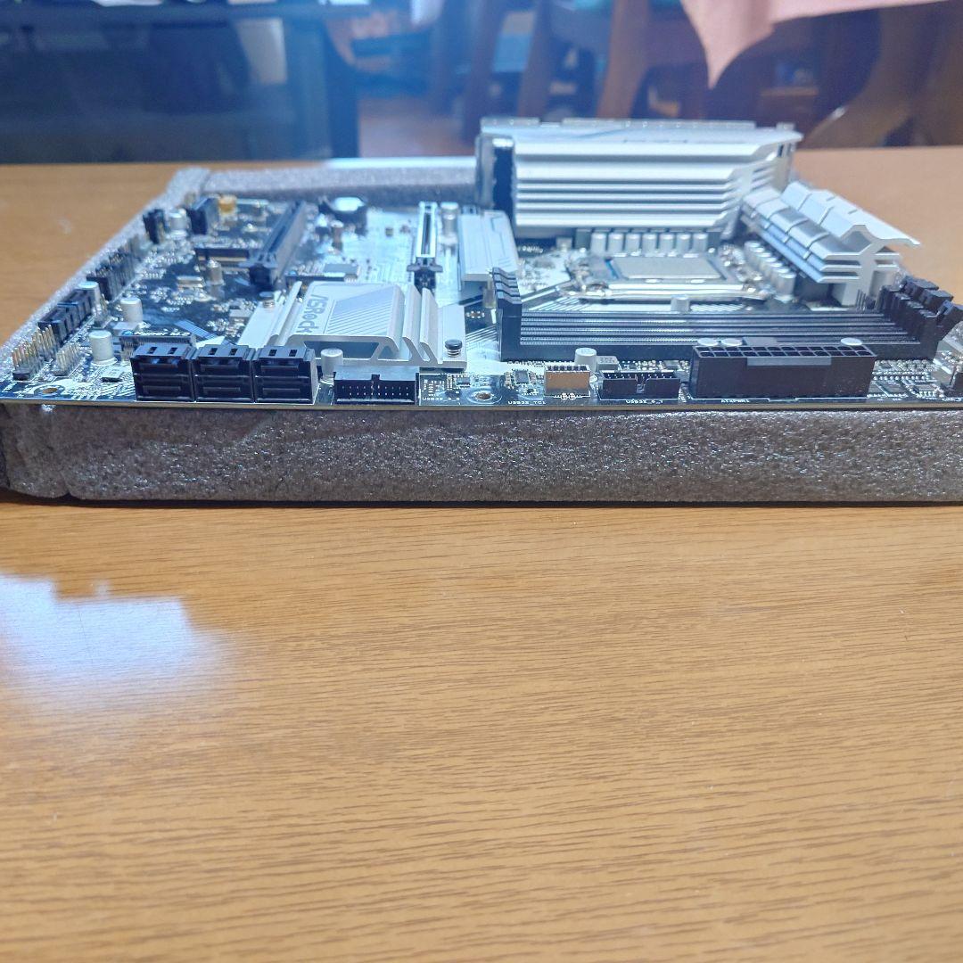 Z790 Pro RS/D4　と　i5-13400F