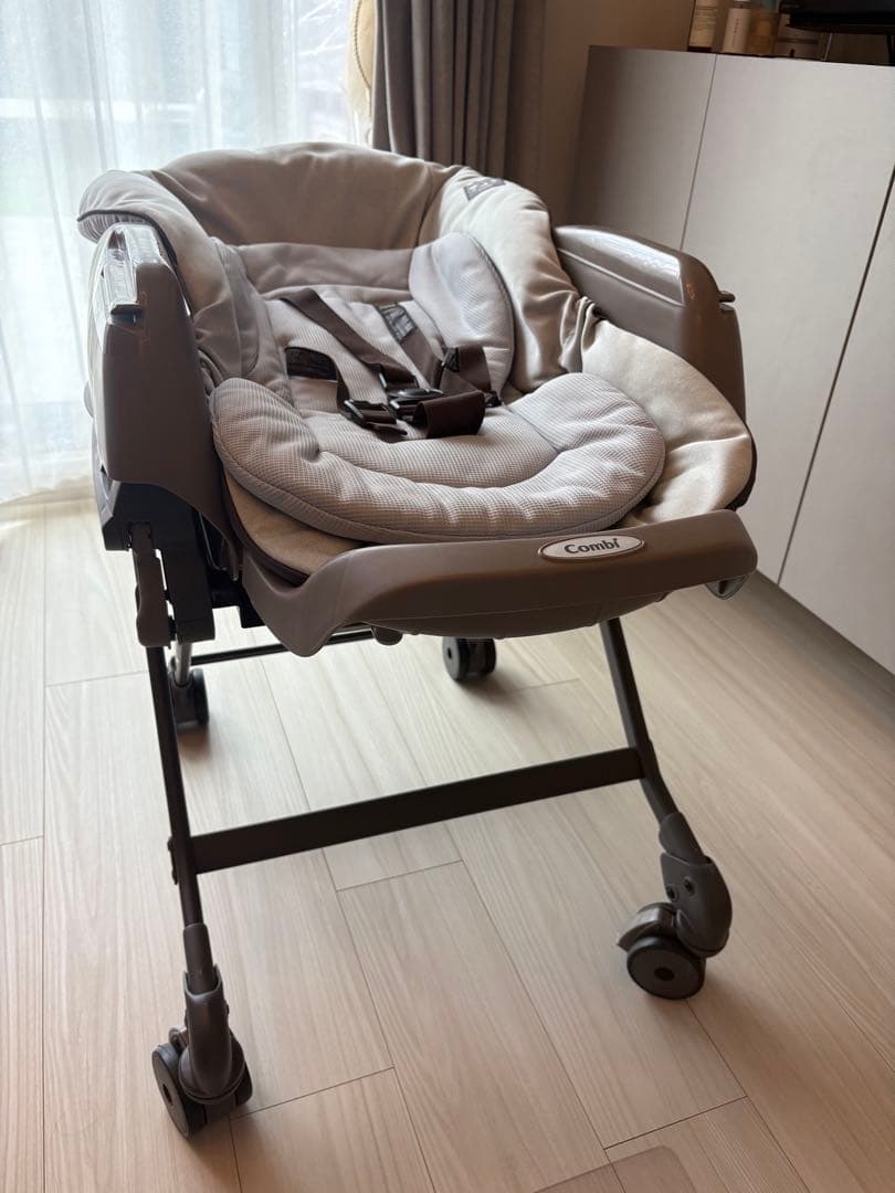 大幅値下げ【美品】Combi コンビ ネムリラ オートスイング グレー