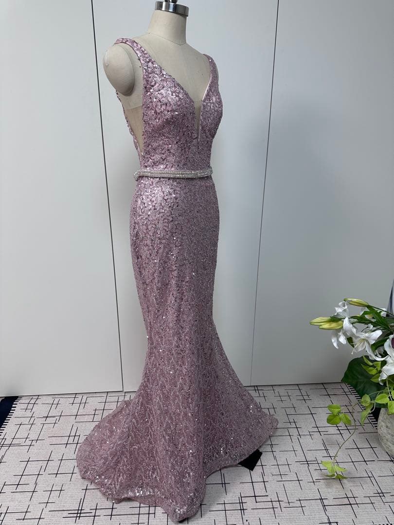 薄いピンク Vネック スパンコールドレス