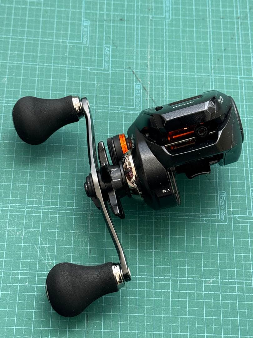 シマノ 20バルケッタ F カスタム 150DHXG（右）