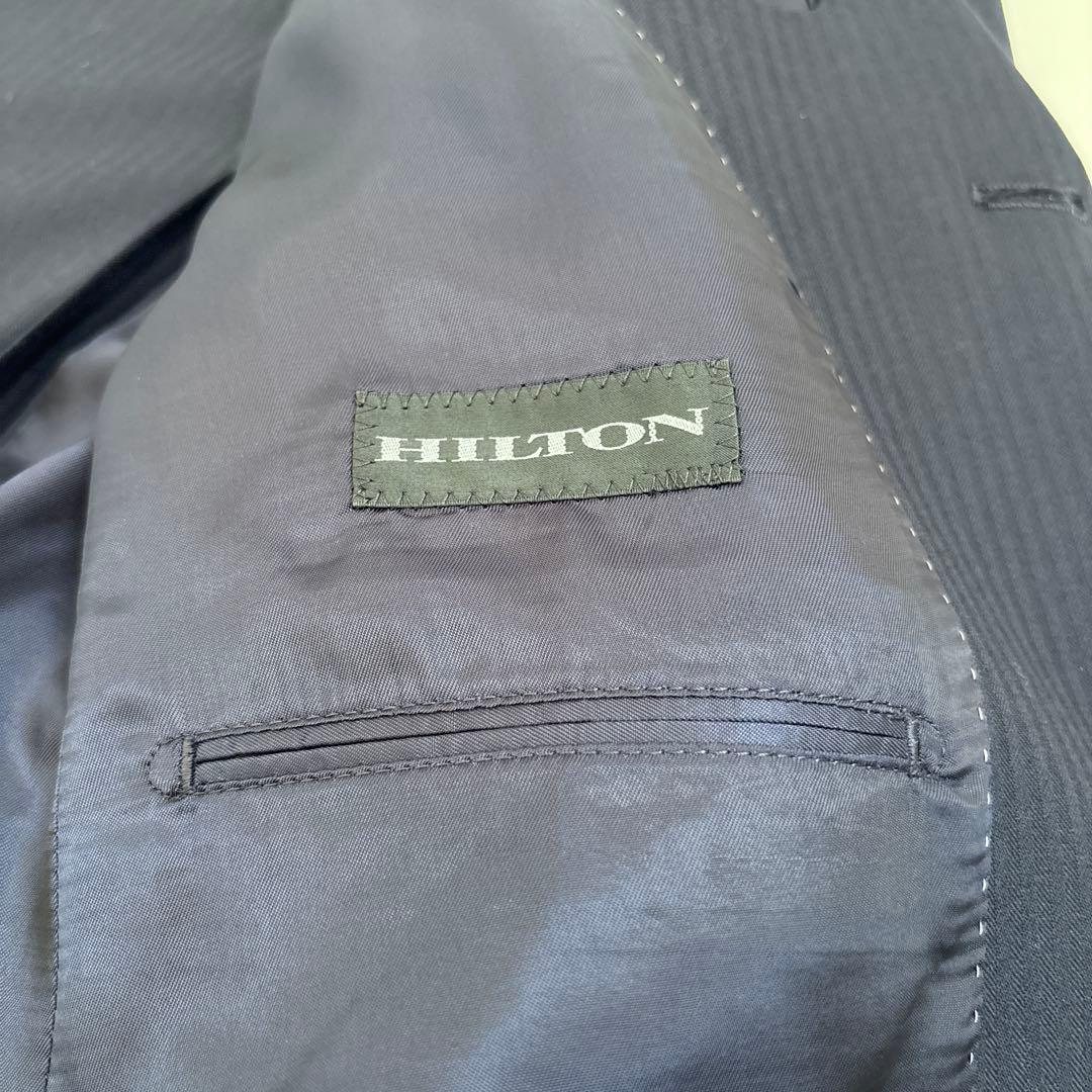 HILTON ネイビー ストライプ ビジネススーツ