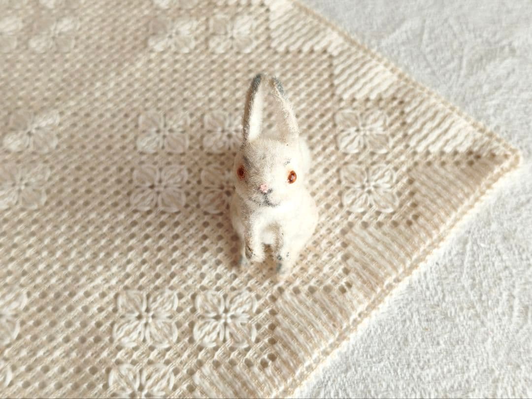 * vintage animal ୨୧ 立ち姿の 可愛い ウサちゃん