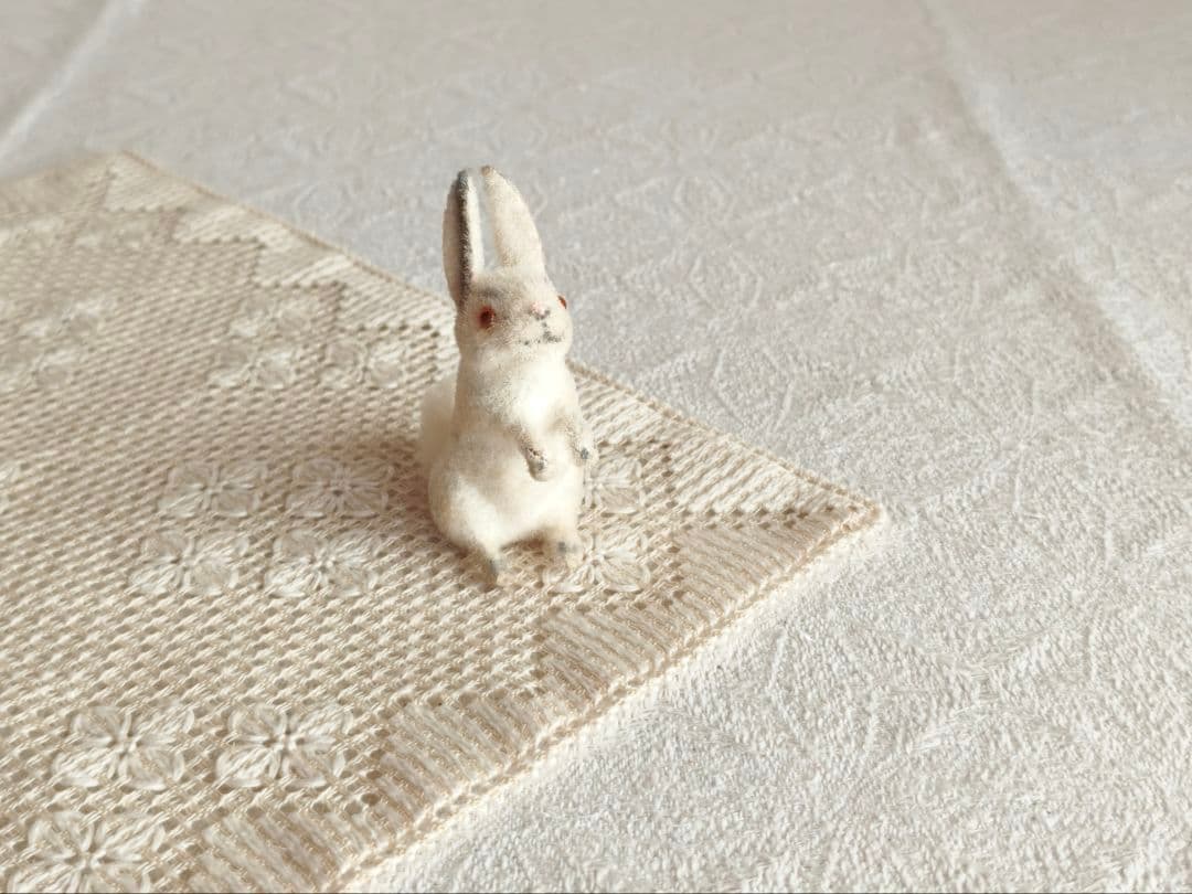 * vintage animal ୨୧ 立ち姿の 可愛い ウサちゃん