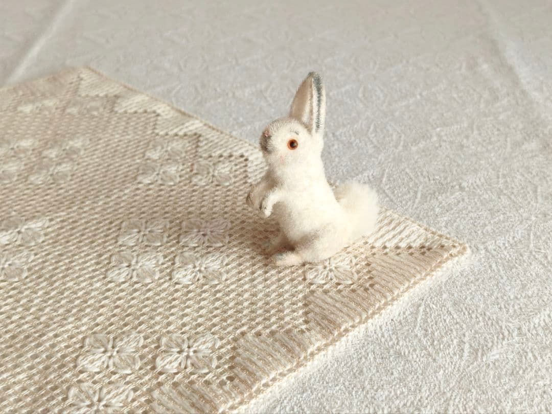 * vintage animal ୨୧ 立ち姿の 可愛い ウサちゃん