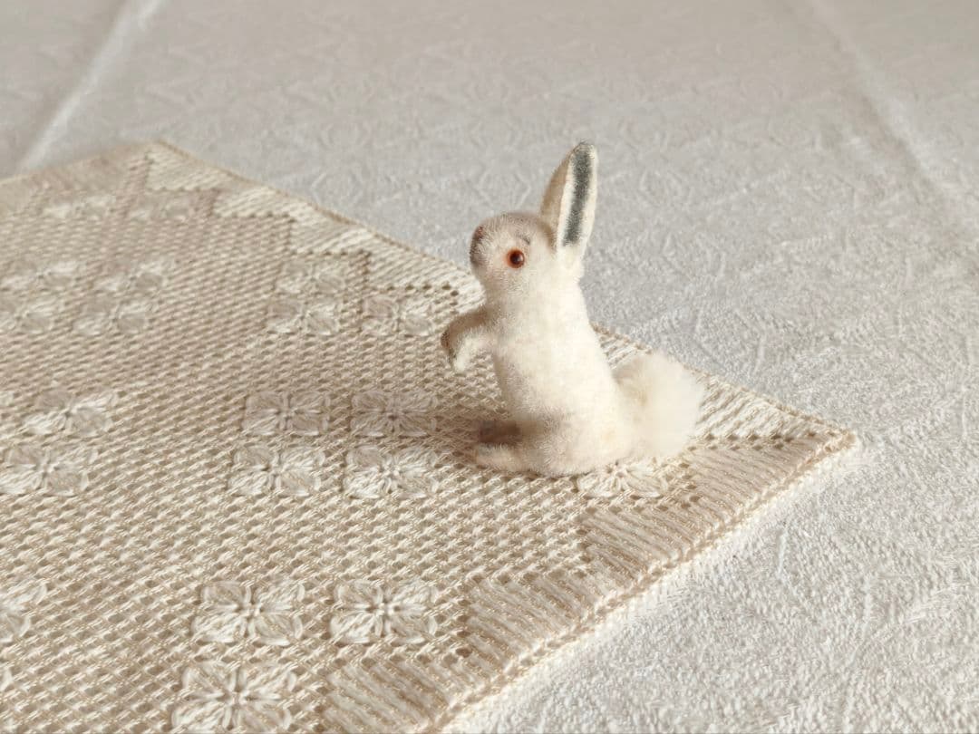 * vintage animal ୨୧ 立ち姿の 可愛い ウサちゃん