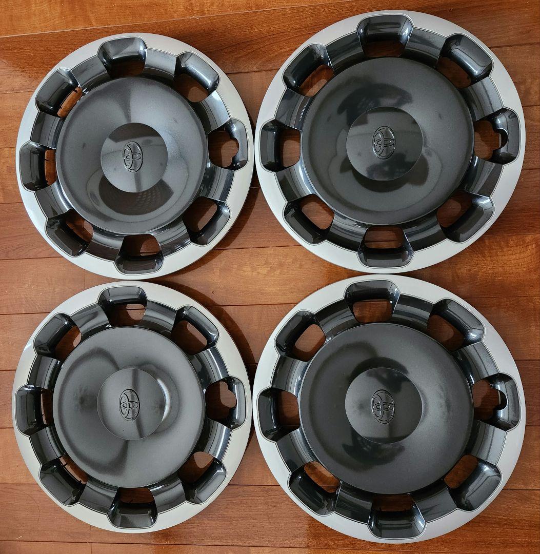新型シエンタZグレード　ホイールキャップ4枚セット