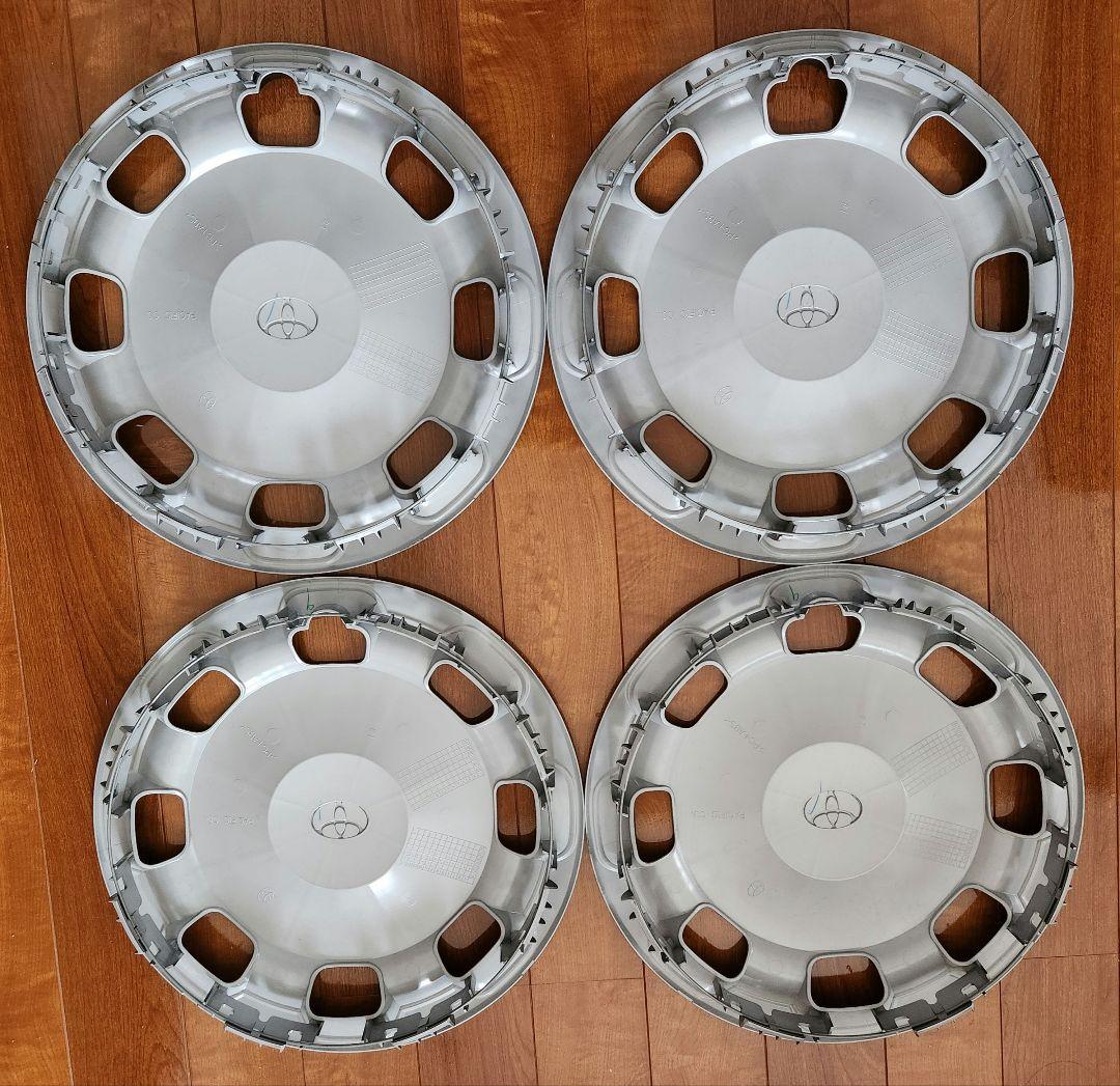 新型シエンタZグレード　ホイールキャップ4枚セット