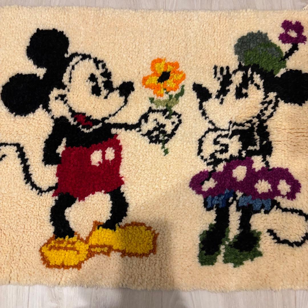 ミッキー＆ミニー ヴィンテージラグ 約111cm x 68cm