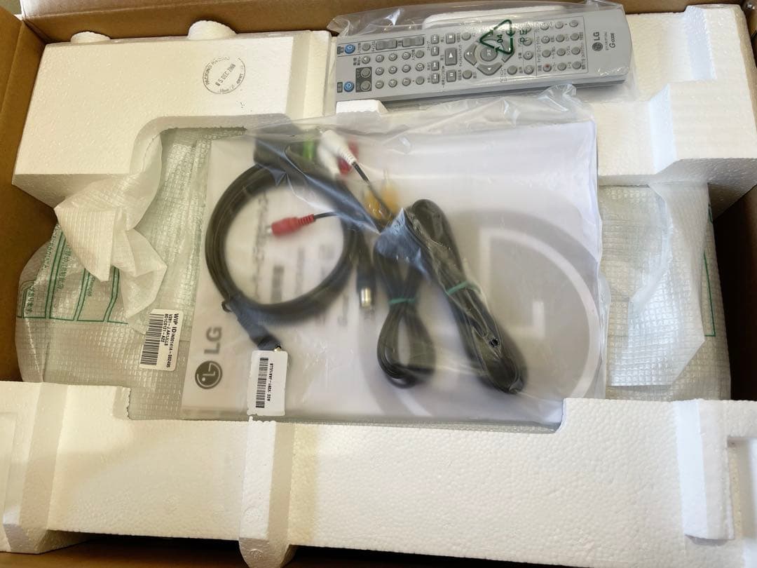 【新品未使用】LG DVCR-B300ビデオ一体型DVDプレーヤー リモコン付