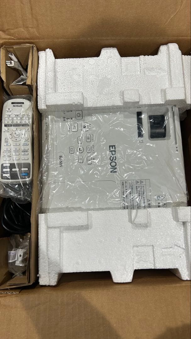 EPSON EB-S05 プロジェクター本体・付属品