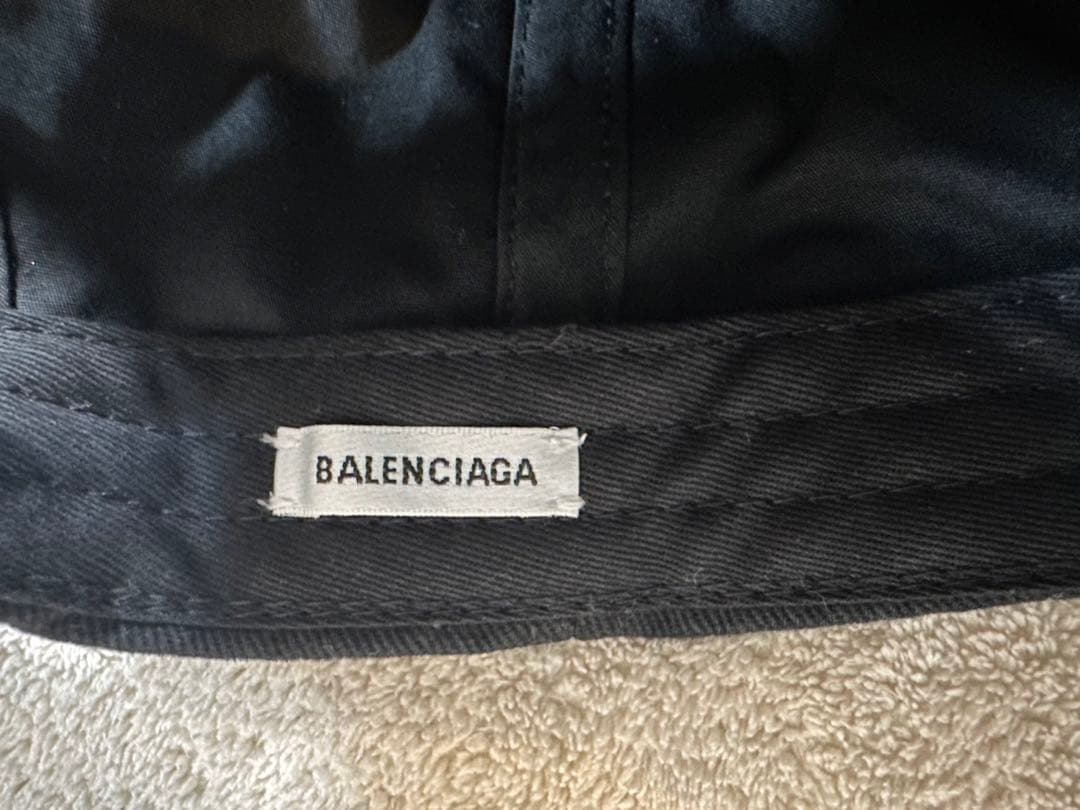 バレンシアガ　キャップ