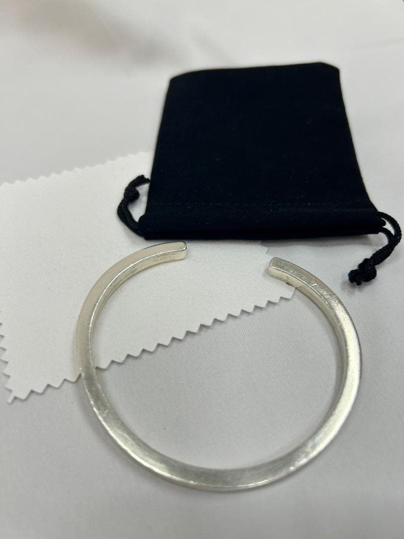 ★新品★ バングル カレンシルバー ブレスレット【匿名配送】ポーチ、クロス付き