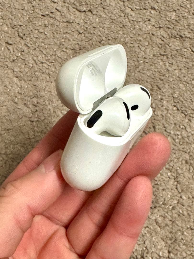 Apple AirPods 第4世代ノイズキャンセリング付きなし 送料込み 本体